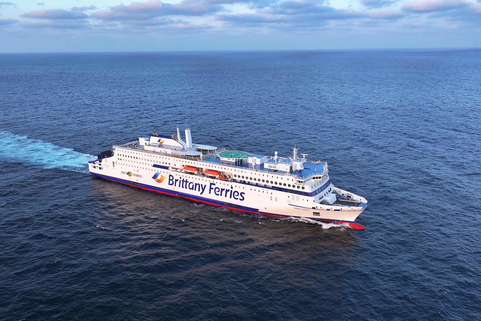 Infoship - Brittany Ferries ogranicza siatkę połączeń i sprzedaje dwa promy. Operator wskazuje na rosnące koszty ETS