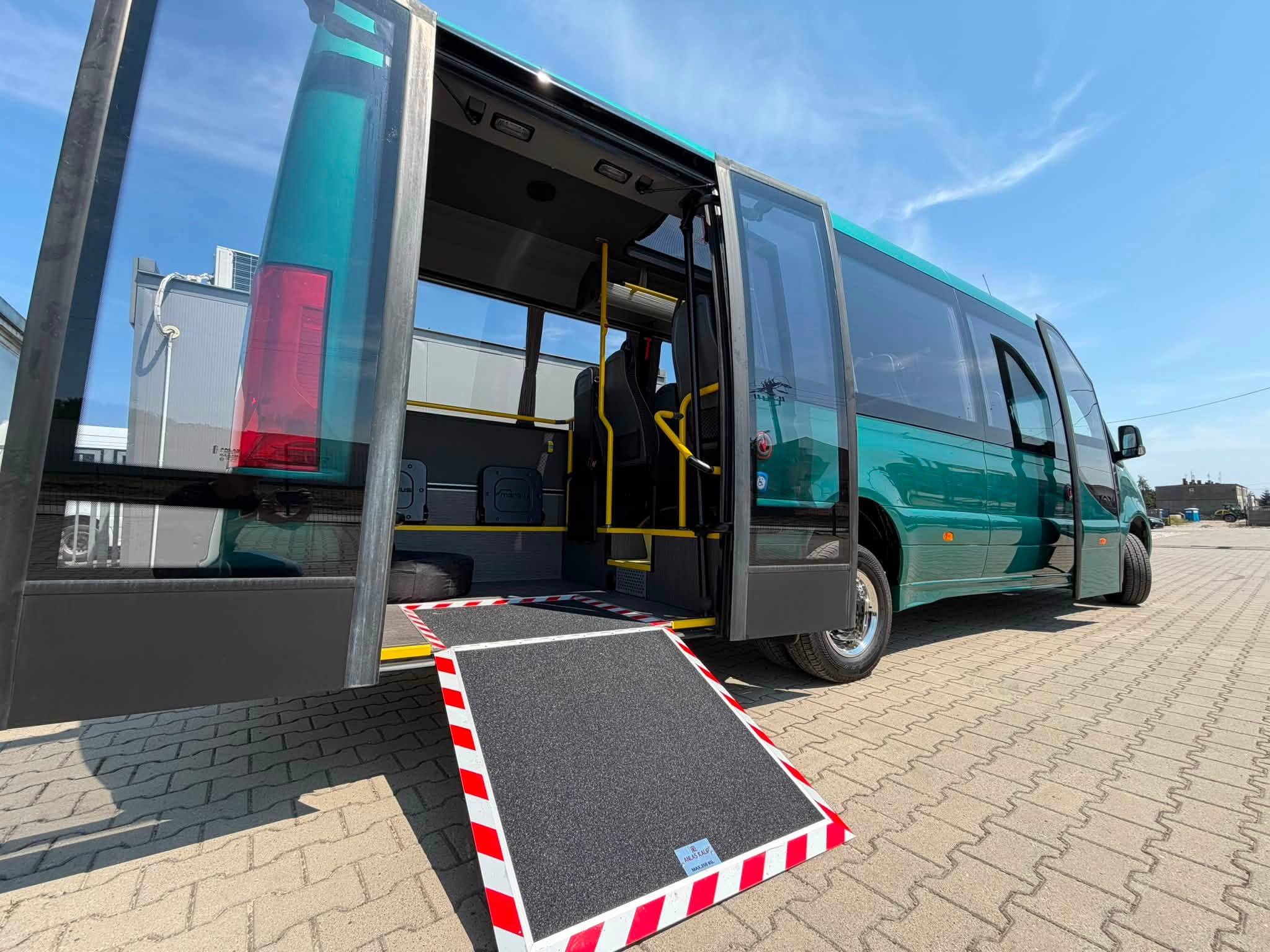 Infobus - Rynek nie odpowiedział na przetarg GZK Dąbrówka Wielka na jeden MINI autobus