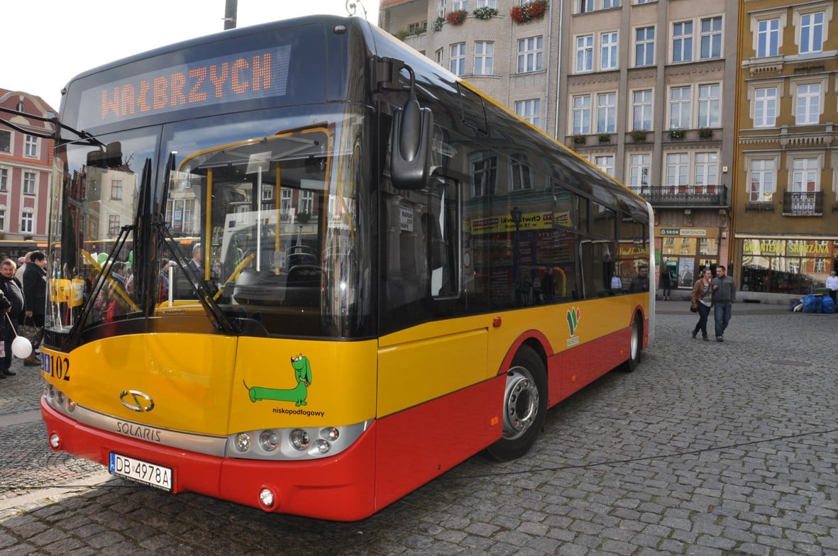 Infobus - Mieroszów wychodzi z wałbrzyskiej sieci. Od 2027 r. własna organizacja autobusów