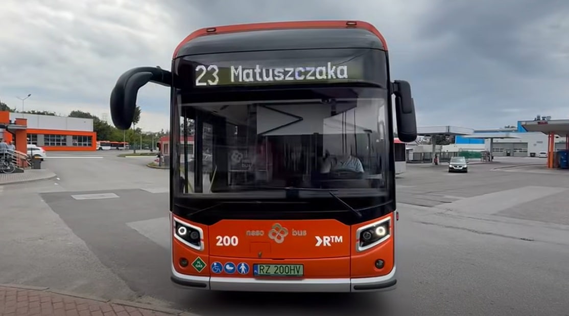 Infobus - Rzeszów uruchamia 20 autobusów wodorowych NesoBus. Pierwszy na linii 23