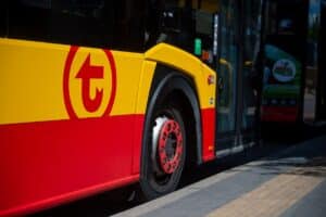 Infobus - ZTM Warszawa uruchomi drugą opcję na 50 Solarisów Urbino 18. Kontrakt urośnie do 220 autobusów
