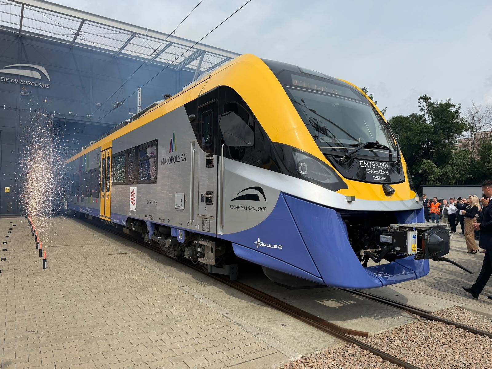 Inforail - Pierwsze EN79A dotarły do Małopolski. NEWAG dostarczył nowe pociągi dla regionu