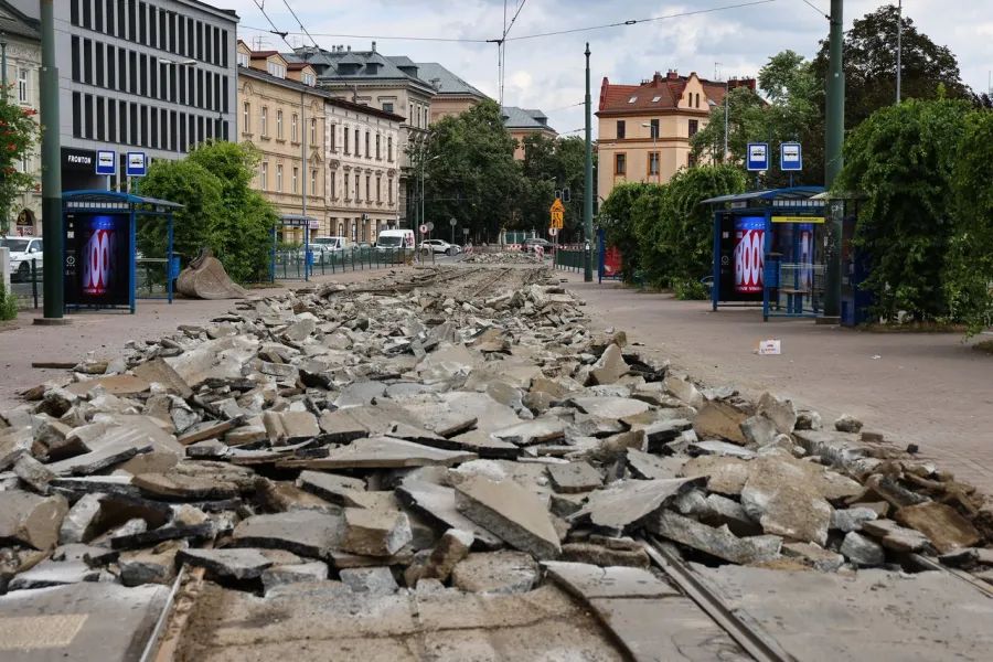 Infotram - Remont torowiska na ul. Grzegórzeckiej w Krakowie potrwa dłużej. Tramwaje wrócą dopiero pod koniec września
