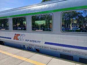 Inforail - PKP Intercity ostrzega przed utrudnieniami. Burze i silny wiatr mogą wpłynąć na kursowanie pociągów