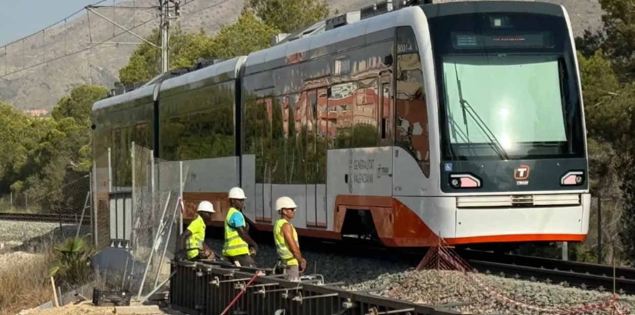 Infotram - Benidorm przebudowuje trasę tramwajową. Inwestycja ma lepiej połączyć linię z miastem