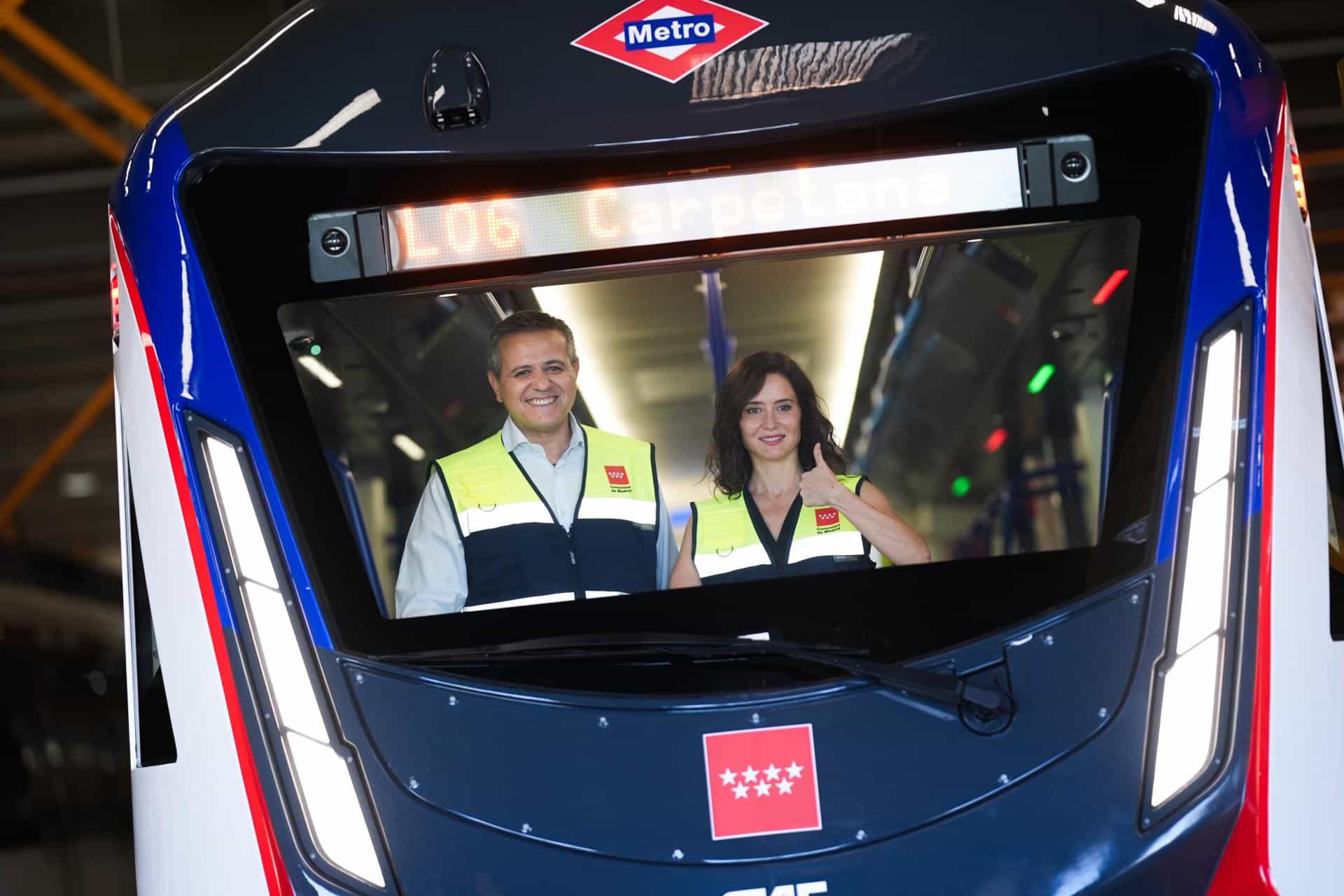 Infotram - Madryt stawia na metro bez maszynistów. Zaprezentowano pierwszy z 48 automatycznych pociągów CAF