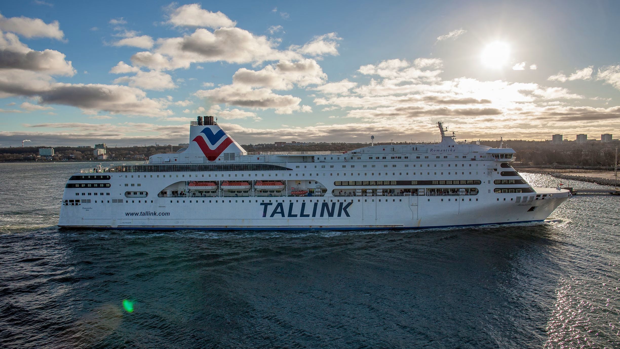 Infoship - Prom Romantika wrócił na trasę Tallinn – Sztokholm. Tallink wzmacnia letnią ofertę