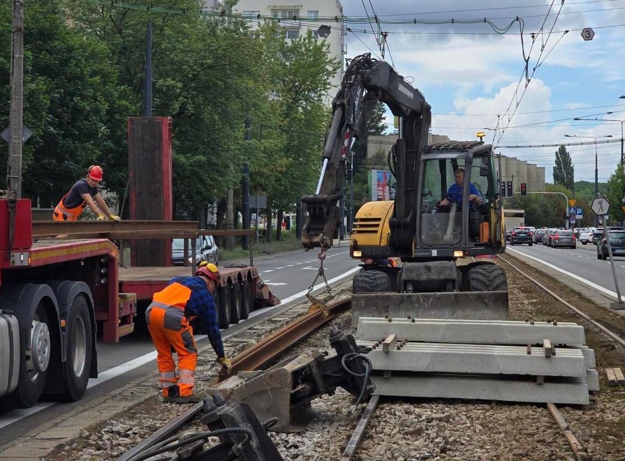 Infotram - Tramwajom Warszawskim podmyło torowisko. Trzy kolejne linie na objazdach