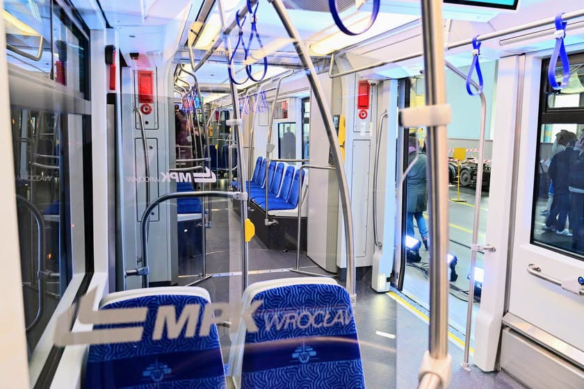 Infotram - MPK Wrocław odbiera kolejne zmodernizowane wagony 19T