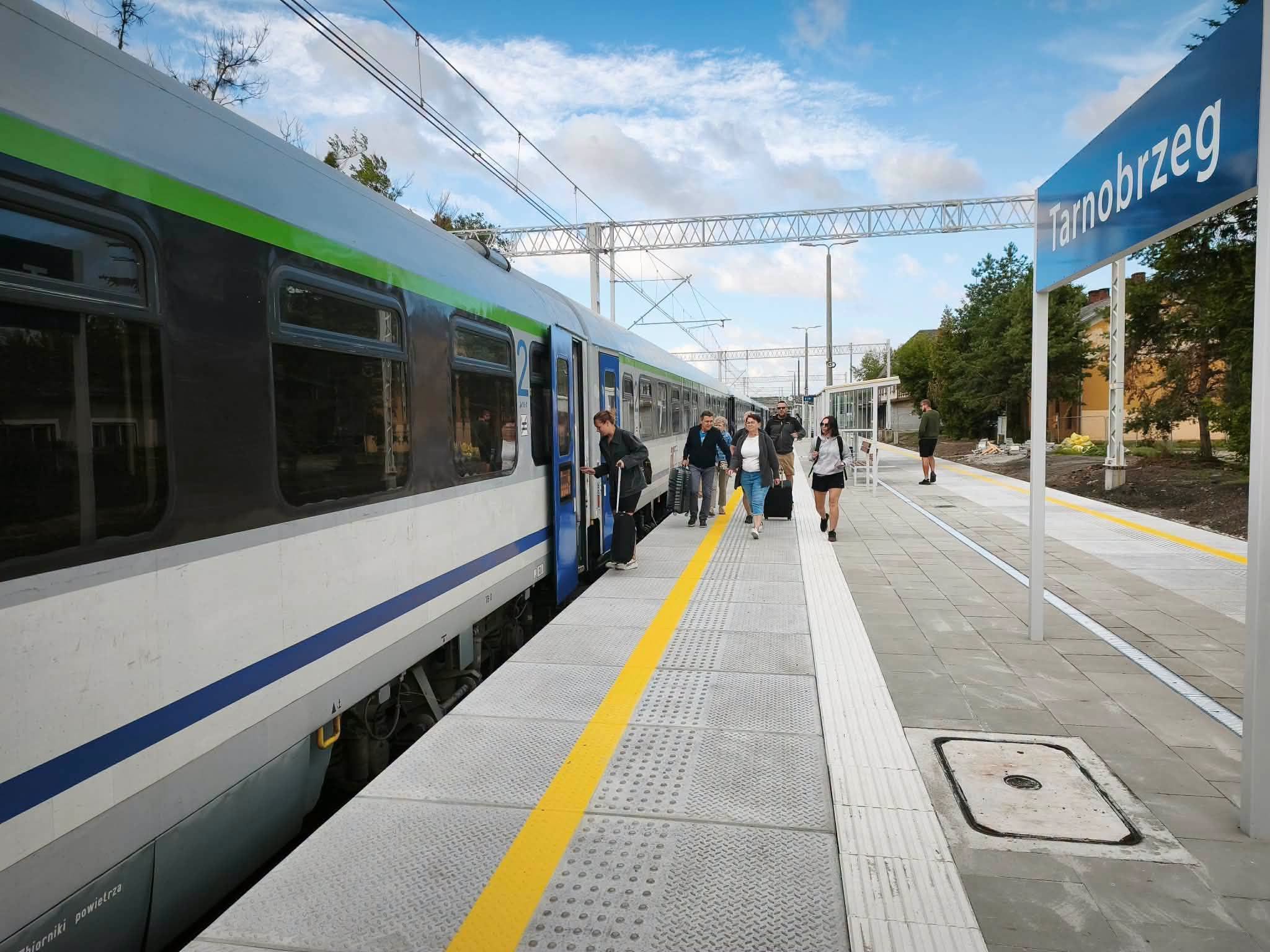 Inforail - Pociągi wróciły na trasę do Sandomierza i Tarnobrzega. PKP PLK zakończyły główne prace na kolejnym odcinku linii nr 25