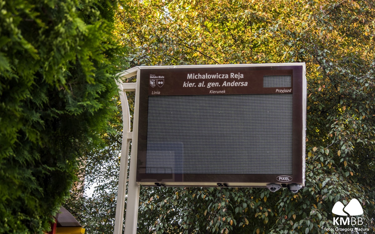 Infotrans - 30 tablic dynamicznej informacji pasażerskiej od Pixel dla Bielska-Białej. Start montażu