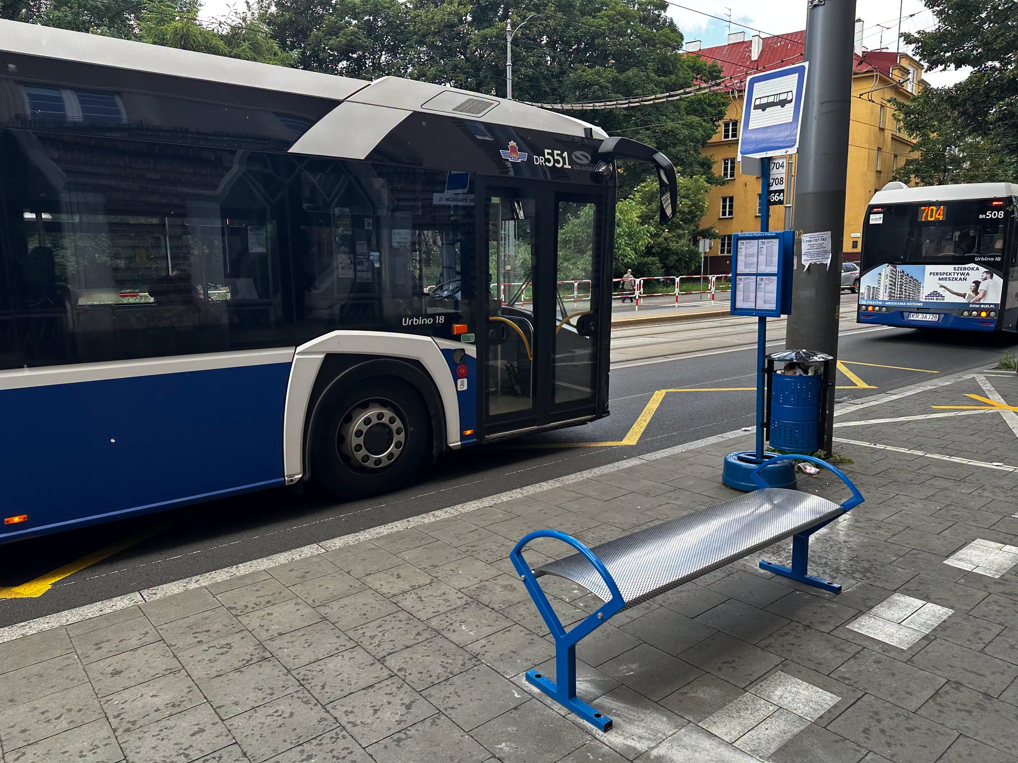 Infotrans - ZTP Kraków zmienia rozkłady na wakacje. Porównujemy ofertę KMK z 2025 rokiem
