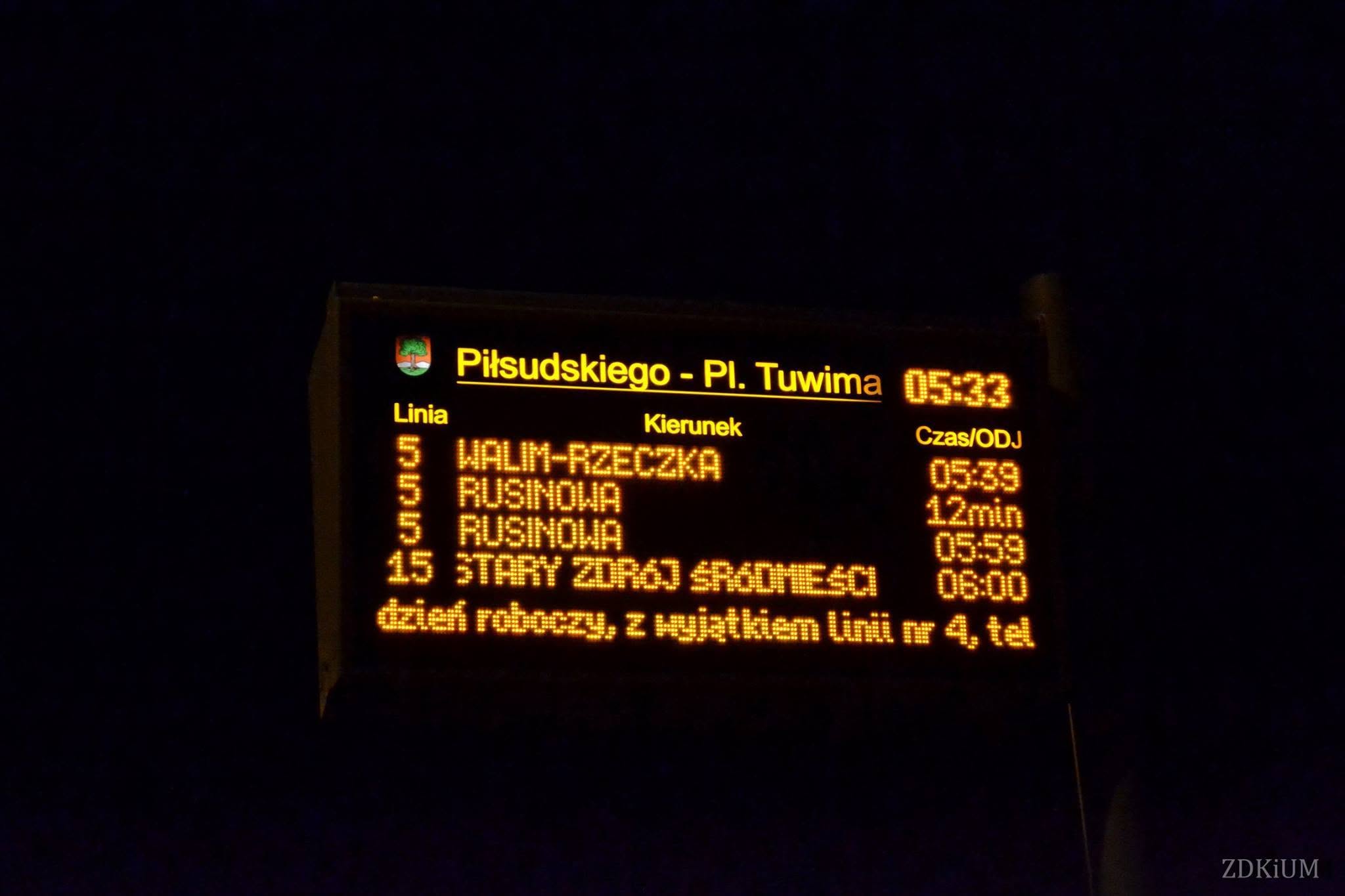 Infotrans - Wałbrzych szuka ekranów full outdoor na przystanki. 24 monitory plus opcja