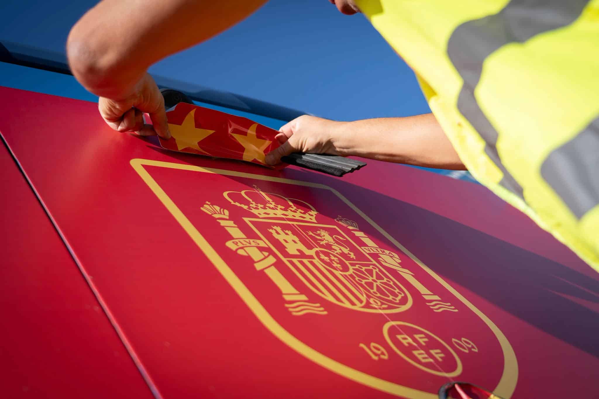 Infotrans - Madryt świętuje drugi mundial Hiszpanii. Piłkarski autobus EMT na linii 27