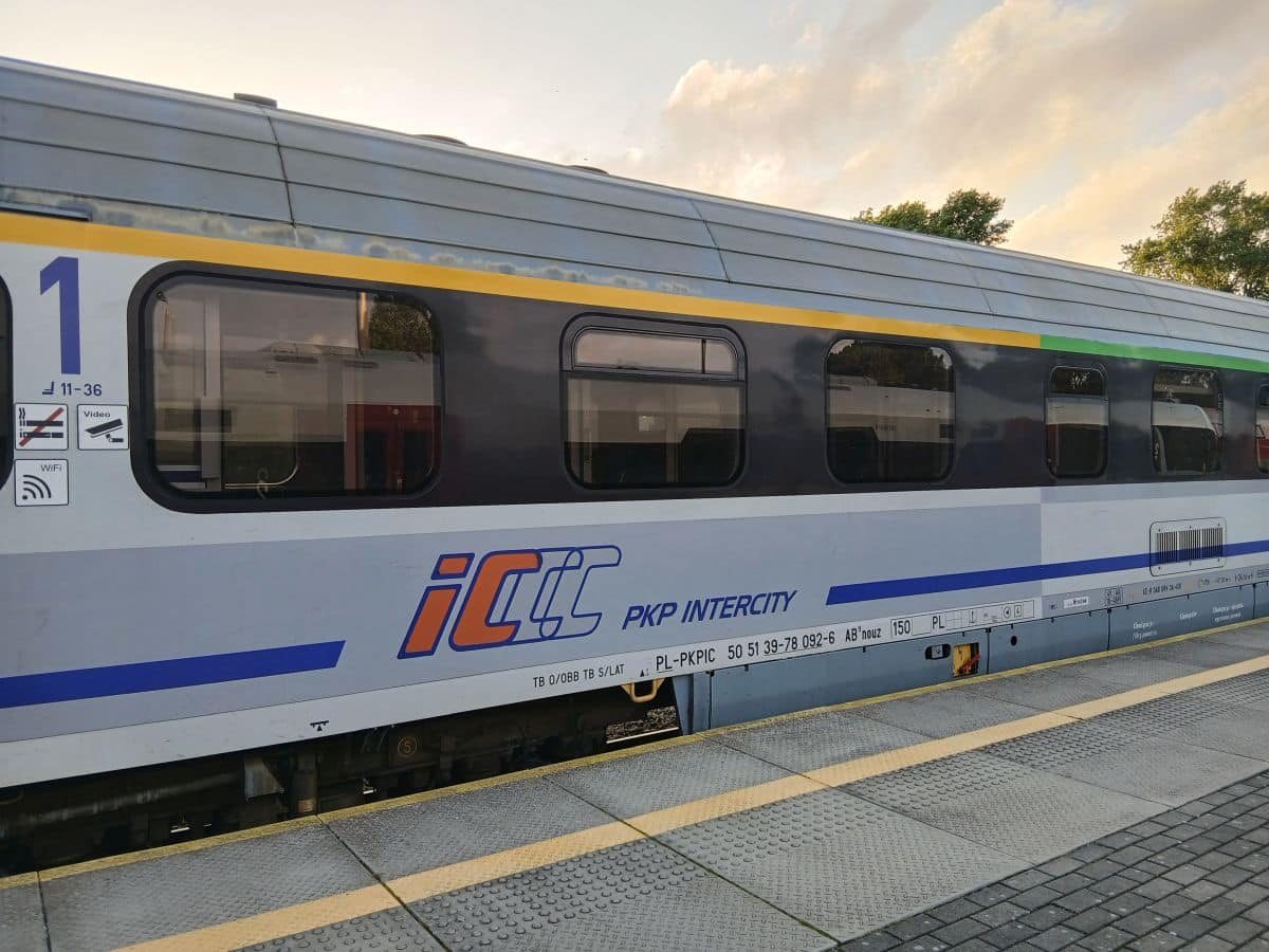 Inforail - 150 na burtach wagonów PKP Intercity. Przewoźnik obniżył prędkość, zmiana niezauważalna dla pasażerów