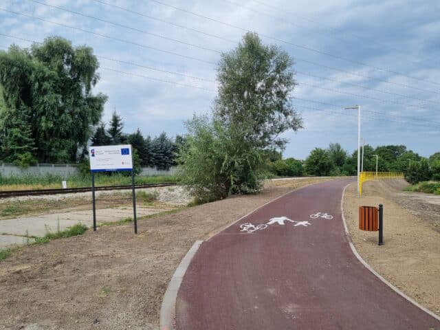 Infobike - Pleszew: ponad 600 metrów nowej drogi pieszo-rowerowej wzdłuż torów