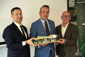 Infobus - Zielona Góra z umową na siedem MEGA autobusów elektrycznych dla MZK. Z opcją