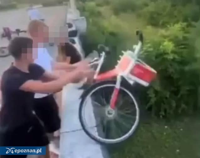 Infobike - Gniezno: Zrzucili rower miejski z wysokości. Naprawa za ponad 3.000 PLN