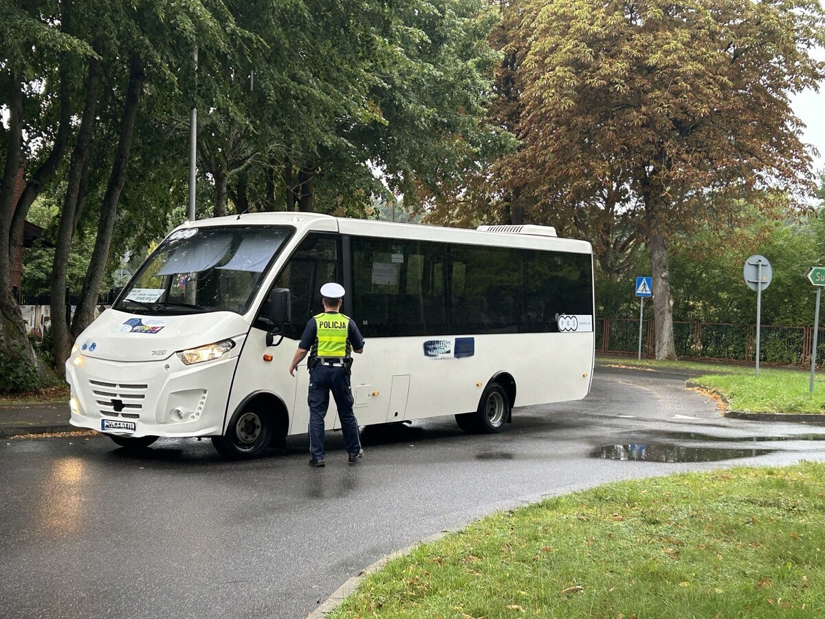 0,11 mg/l u kierowcy autobusu. Policjanci przerwali dalszą jazdę / fot. Policja
