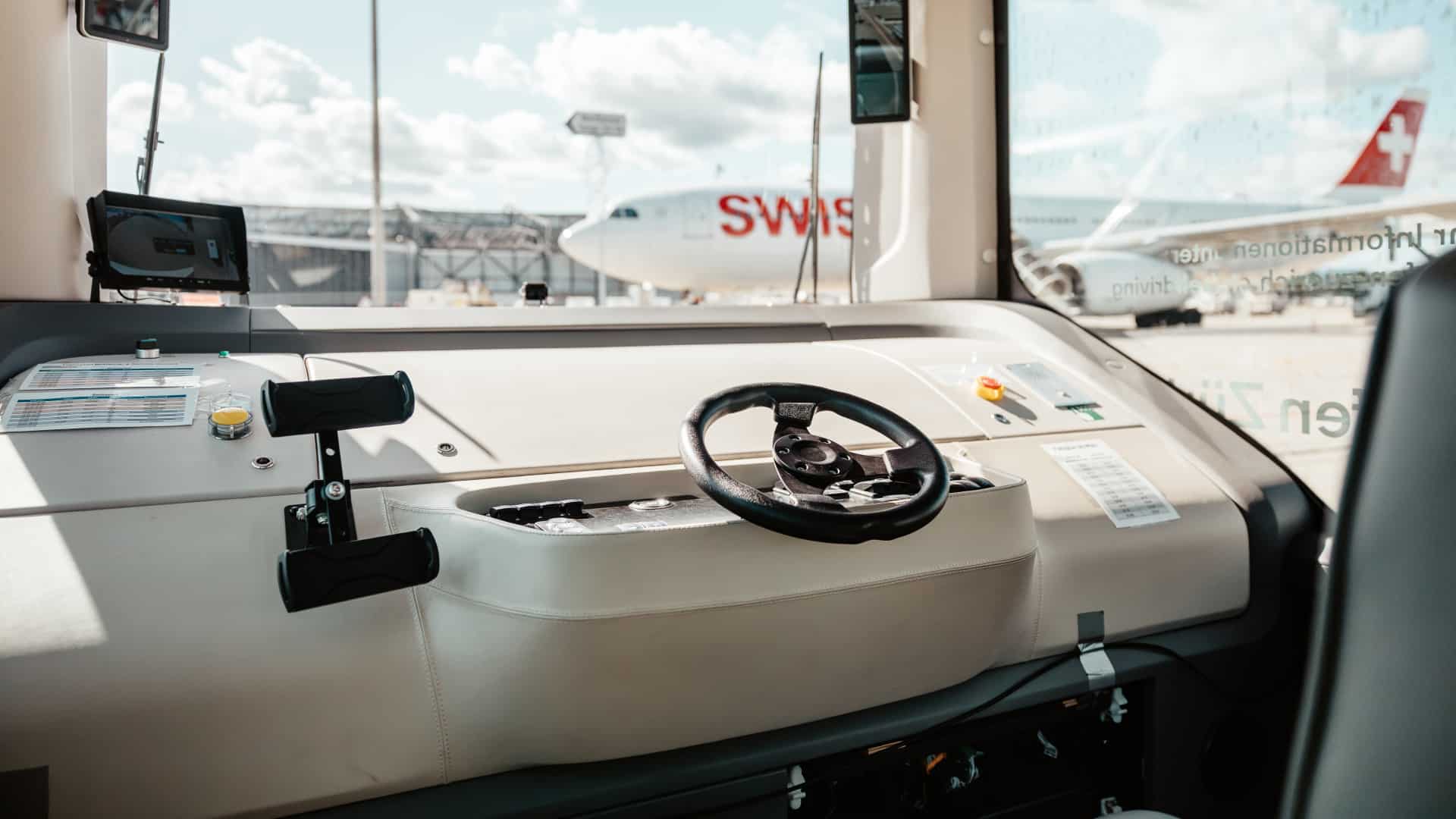 Infobus - Lotnisko w Zurychu z autonomicznym shuttle WeRide. Bez kierowcy na pokładzie