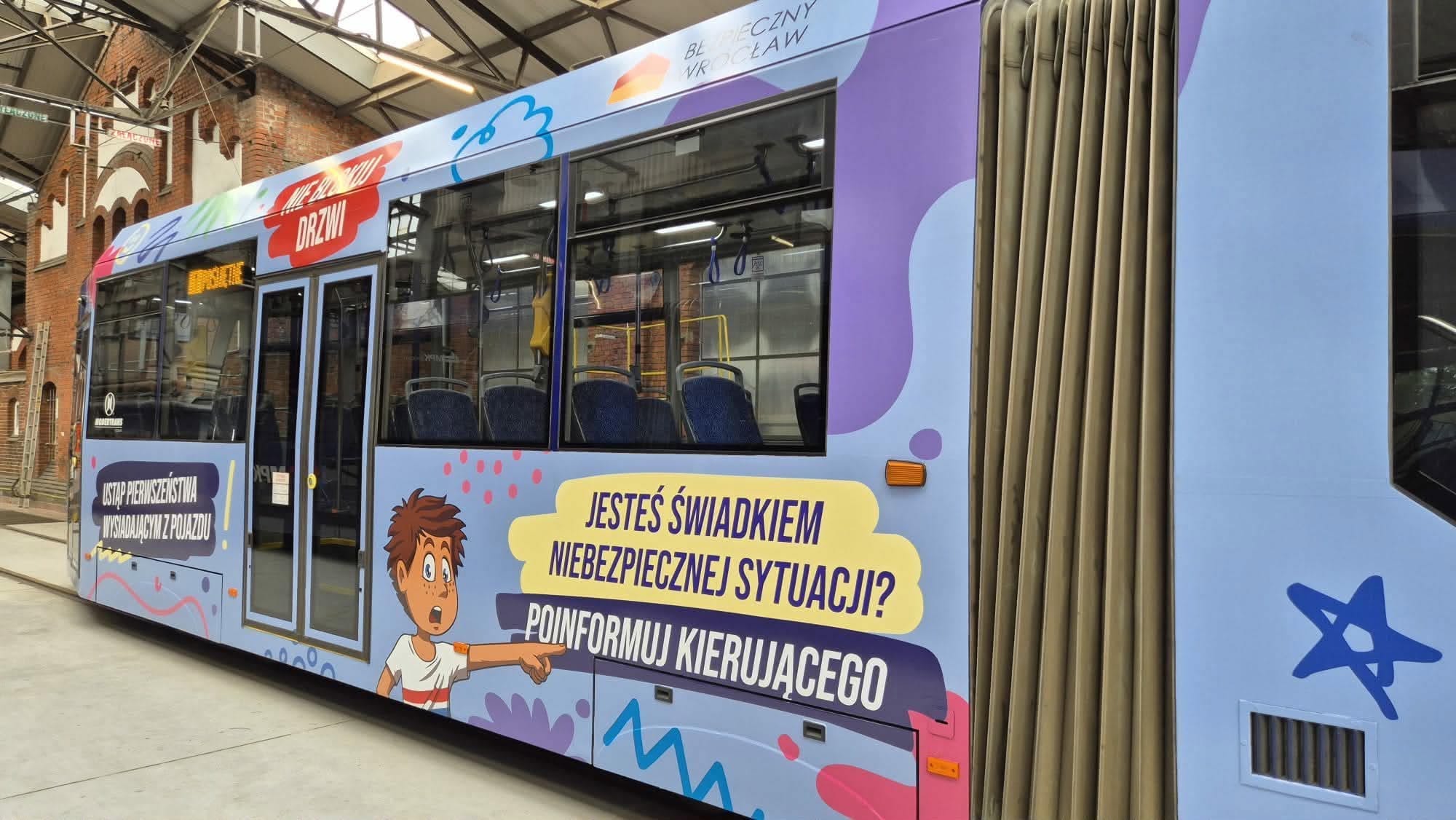 Infotram - „Tramwaj Bezpieczeństwa” znów na ulicach Wrocławia. MPK przypomina pasażerom najważniejsze zasady