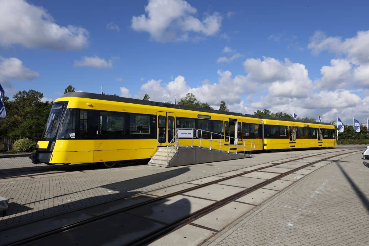 Infotram - InnoTrans 2026: Stadler pokazał nową generację Stadtbahnu dla Stuttgartu. 70 pojazdów S-DT8.16 powstaje w Berlinie