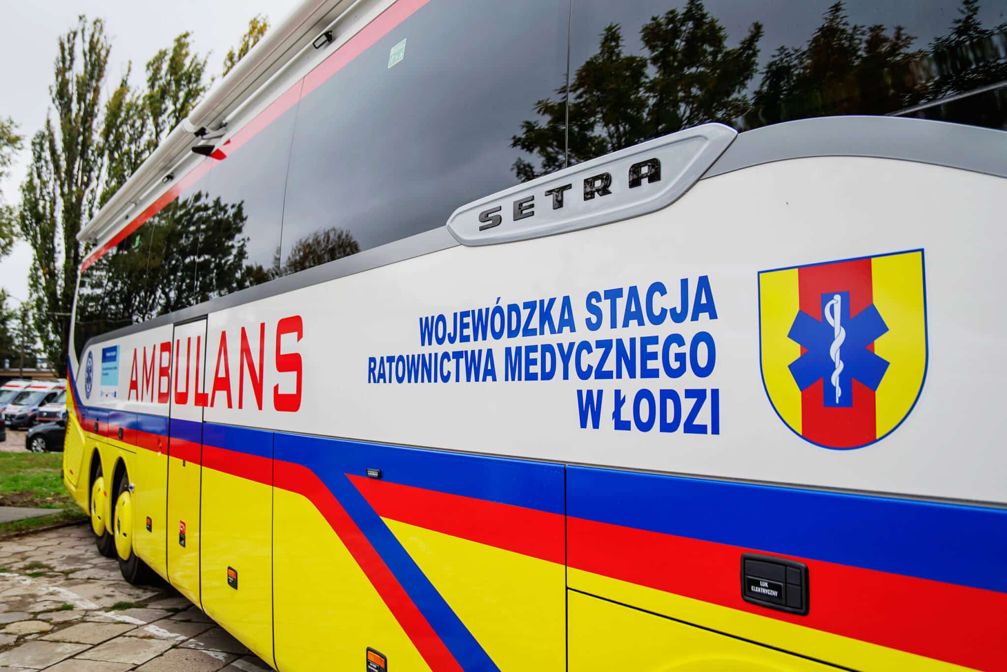 Infobus - Łódzkie ma pierwszy autobus-szpital na kółkach w Polsce. Na bazie Setry od Zeszuty