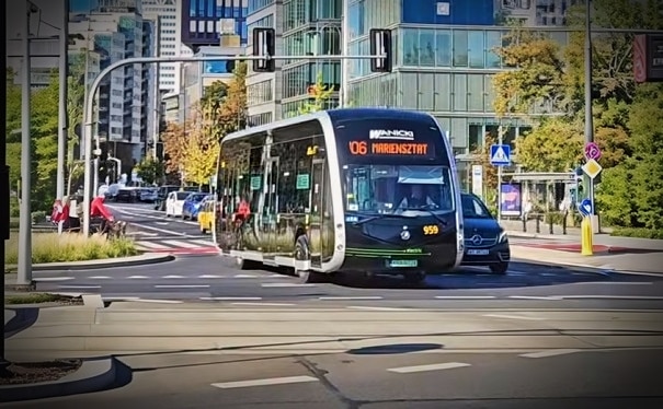 Infobus - Wyjątkowy autobus na ulicach stolicy. MZA Warszawa testuje model ie tram pod BRT