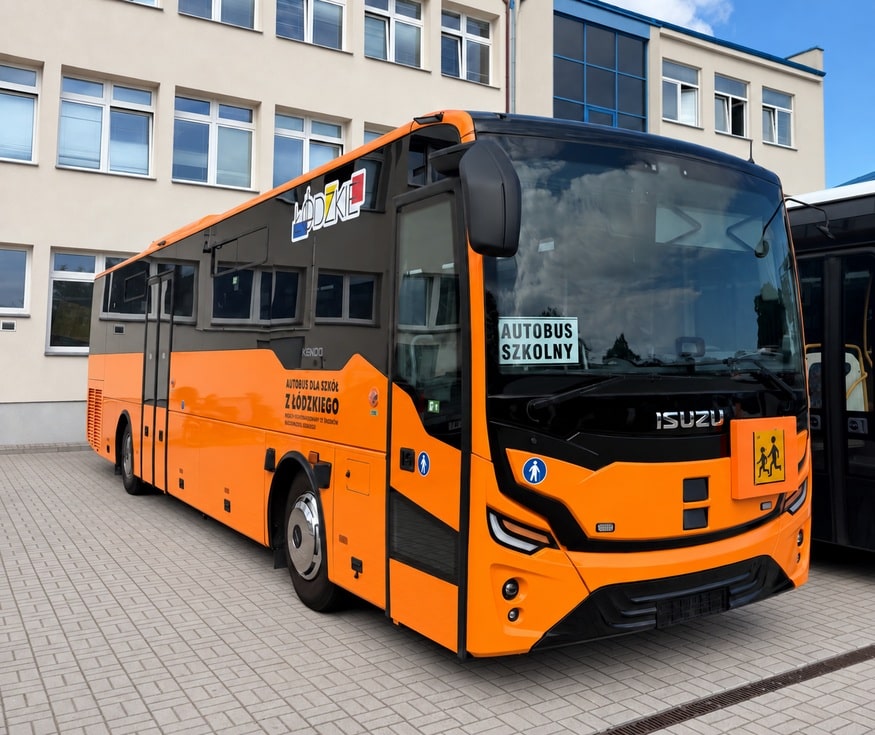 Infobus - Isuzu Kendo 12.3 dla uczniów z Kleszczowa. Autobus z windą i 53 miejscami