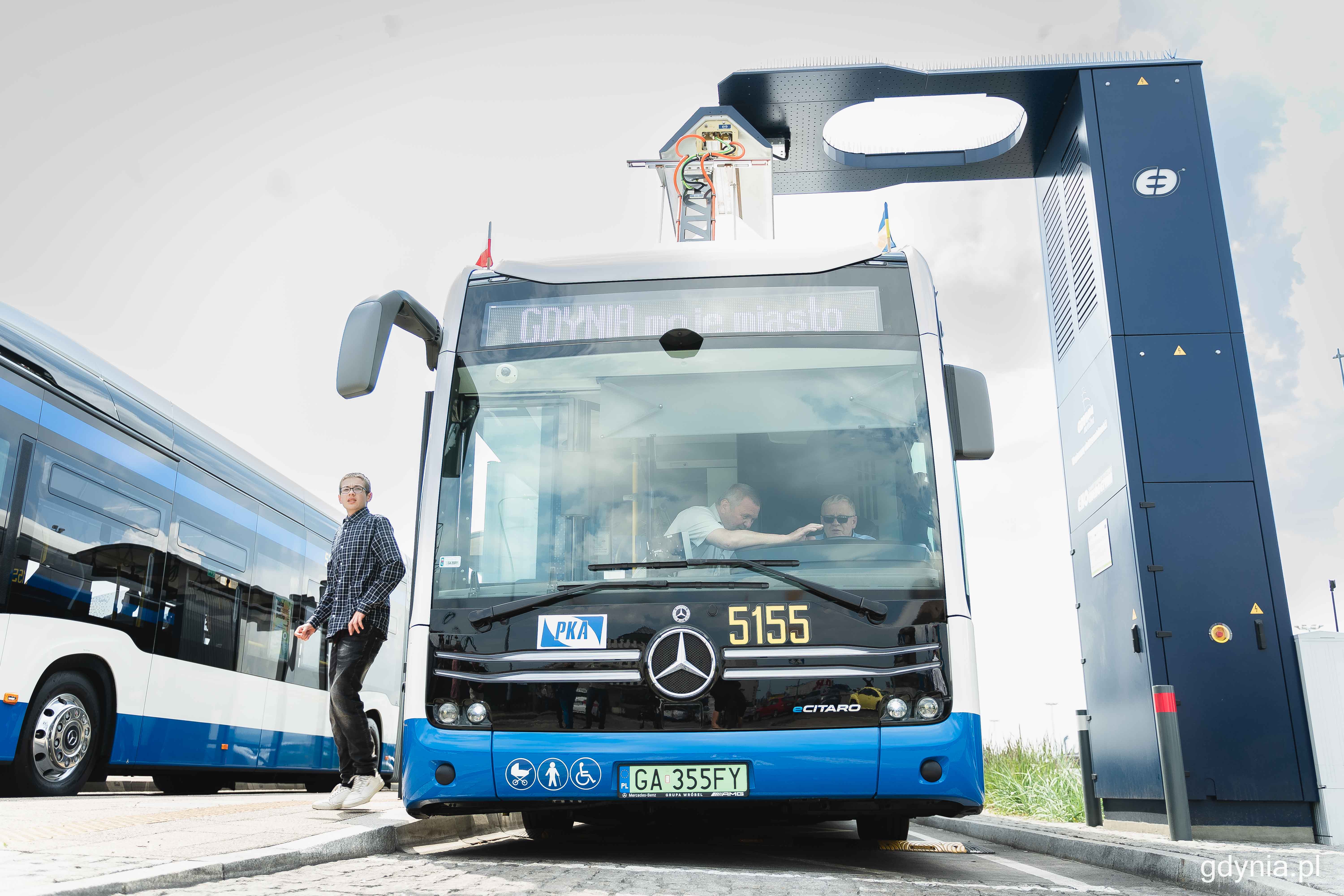 Infobus - Arex dostarczy kolejne ładowarki do gdyńskich elektrobusów. Arinea za burtą
