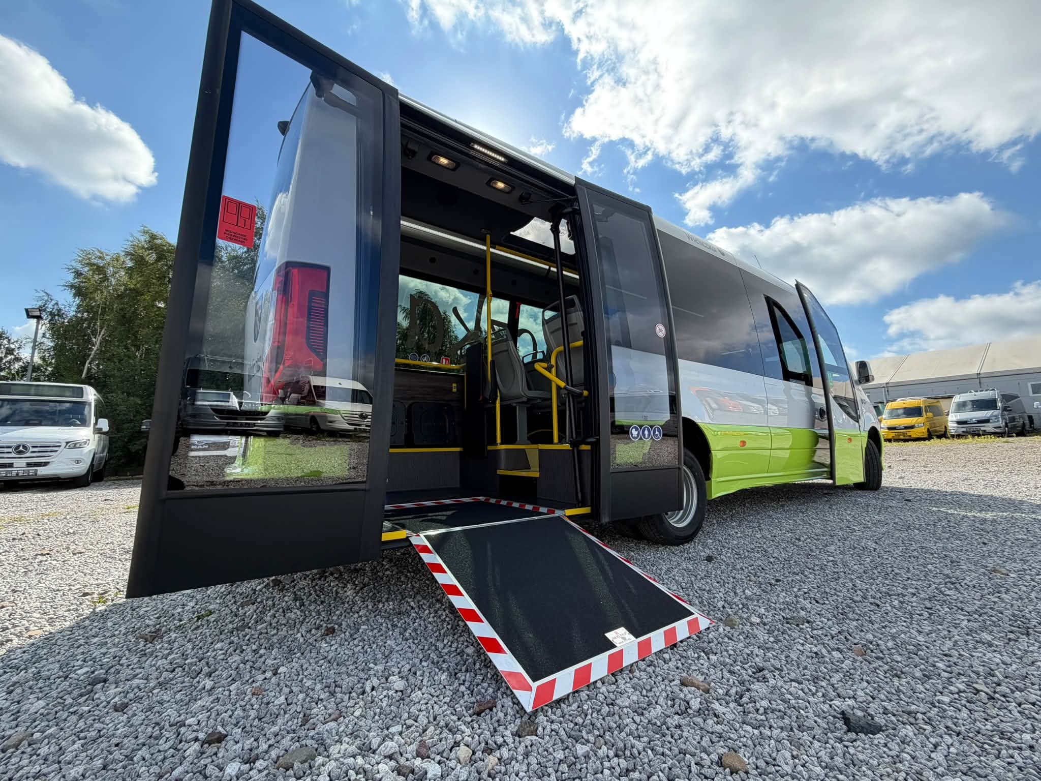 Infobus - Z Urszulina do Wieliczki: Mercus z gotowym minibusem pod transport osób z niepełnosprawnościami