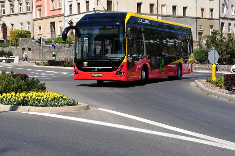 Infobus - Autobusy z FEnIKS-a: Świdnica ma 19,54 mln zł na sześć kolejnych elektrobusów dla MPK