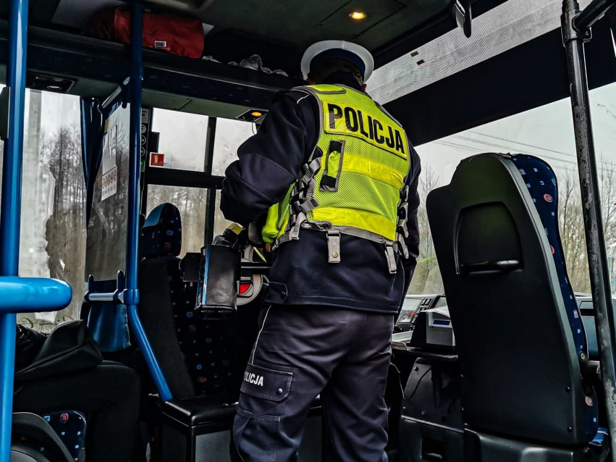 Infobus - Powiat Hajnowski: kierowca gimbusa po alkoholu dowiózł dzieci do szkoły