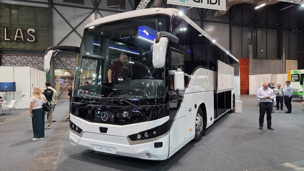 Infobus - FIAA 2026: UNVI wchodzi w segment autokarów z modelem XL. Na Mercedesie
