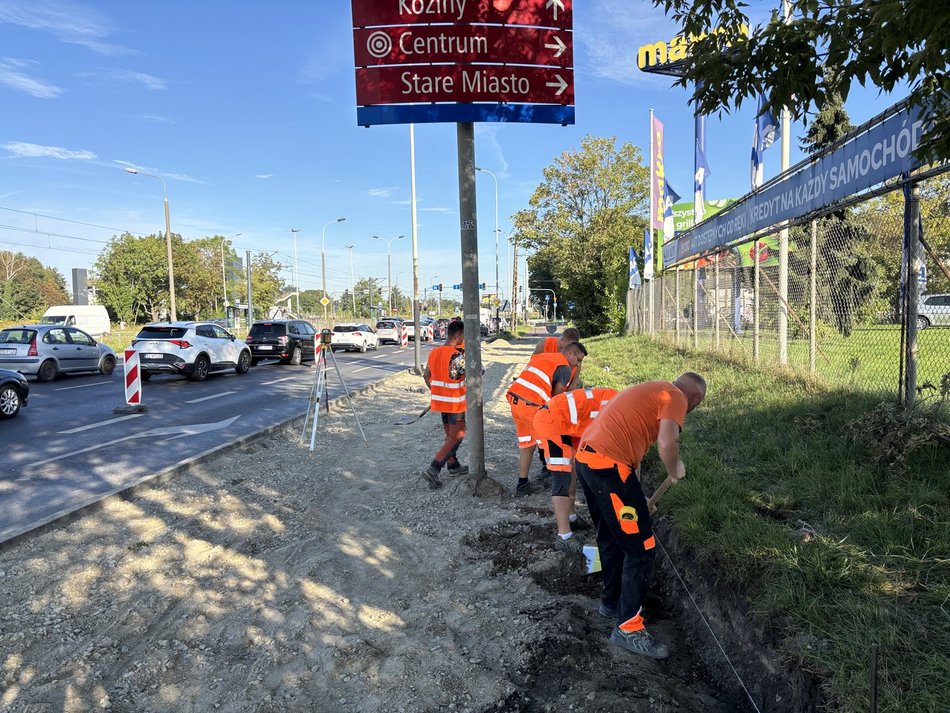 Infobike - Łódź: ponad 20-letnia droga rowerowa na Włókniarzy dostanie asfalt