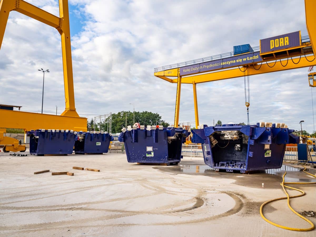 Inforail - Coraz więcej elementów maszyny TBM w Łodzi. Wiosną 2027 roku rozpocznie drążenie tunelu KDP