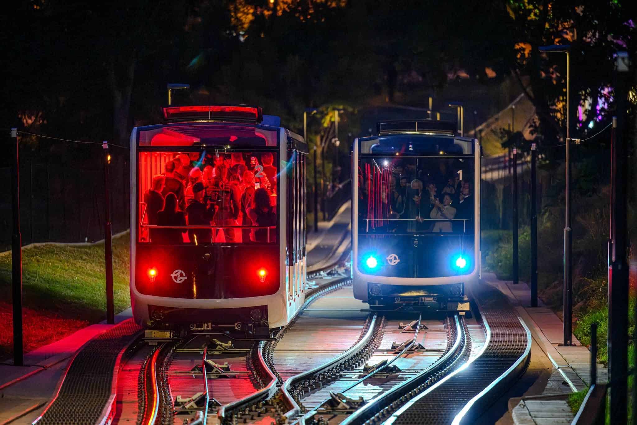 Infotrans - Praga: kolej na Petřín wróciła po 24 miesiącach i ma nowe bezobsługowe wagony
