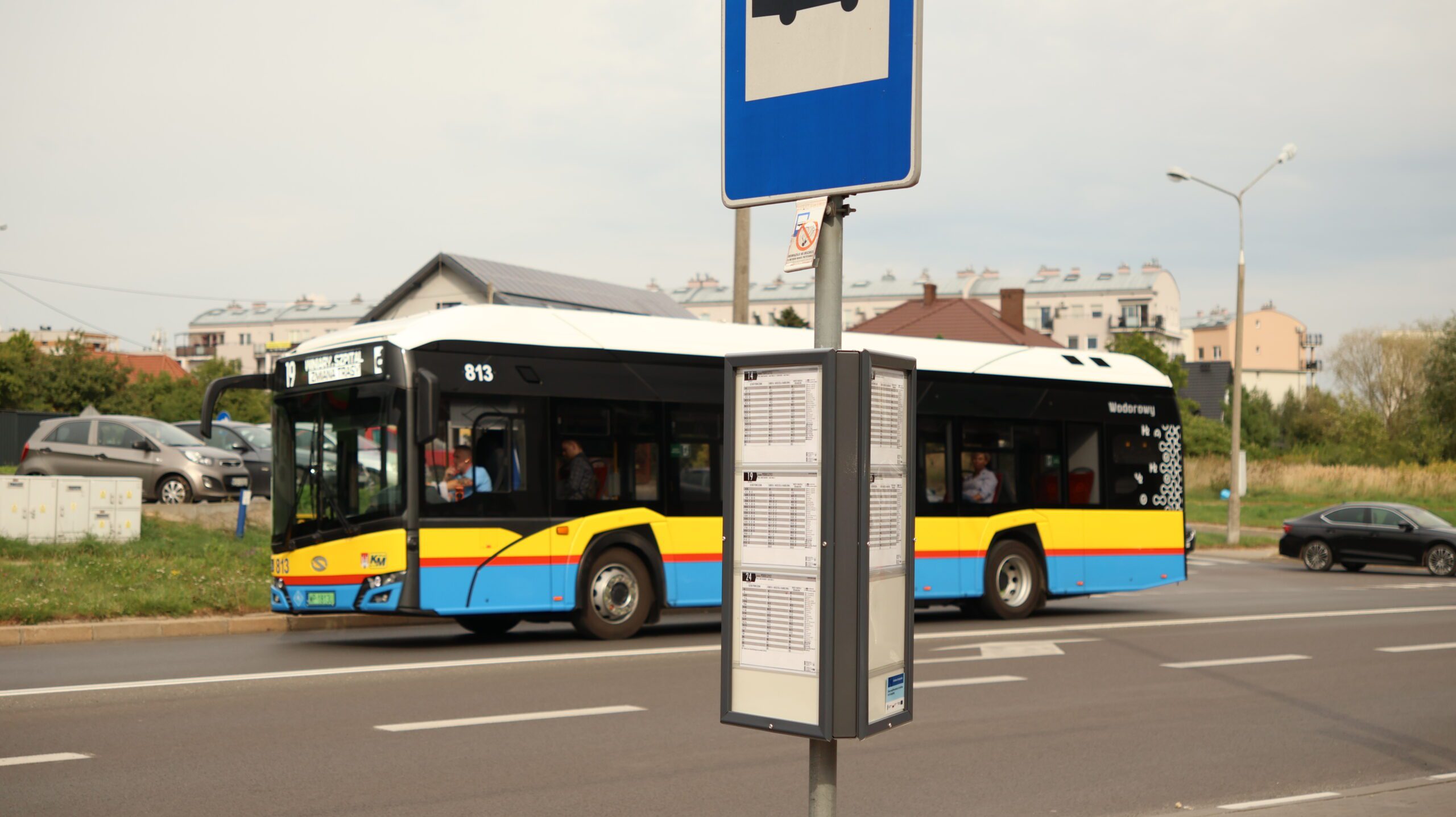 Infotrans - Płock modernizuje blisko 300 przystanków. Na początek 167 nowych gablot