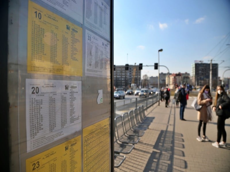 Infotrans - Ile kosztuje obsługa papierowych rozkładów jazdy? Miliony. Na przykładzie Wrocławia