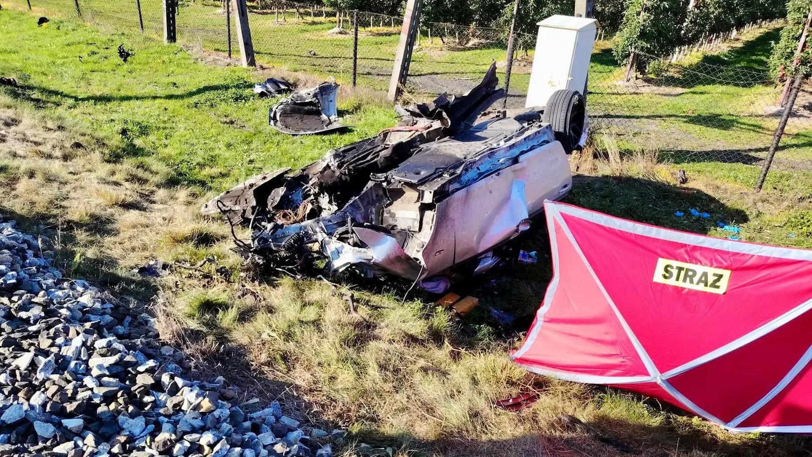 Inforail - Tragiczny wypadek na przejeździe kolejowym w Kopydłowie. Samochód zderzył się z pociągiem PKP Intercity