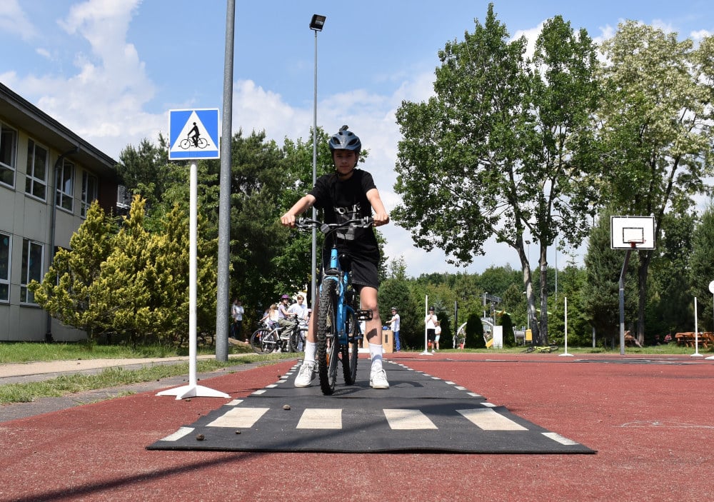Infobike - Dzieci na rowerach z nowymi zasadami. Karta w mObywatelu i opiekun od 16 lat