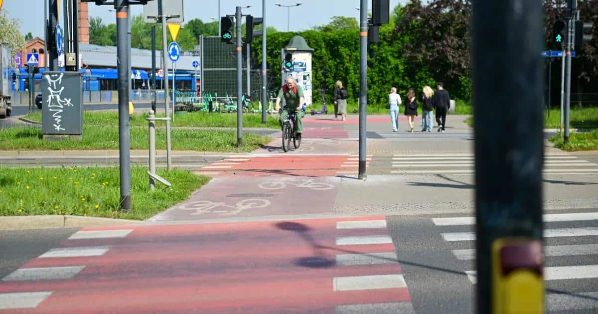 Infobike - Kraków szykuje dużą inwestycję rowerową wzdłuż al. Pokoju. Przejazdy, sygnalizacja i licznik rowerzystów