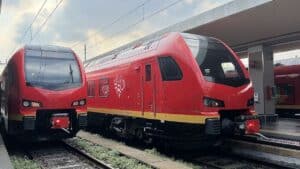 Inforail - Sześć nowych FLIRT-ów z Polski pojedzie w Dolinie Aosty. Pociągi Stadlera zaprezentowane w Turynie