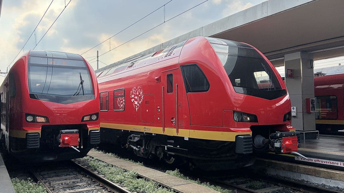 Inforail - Sześć nowych FLIRT-ów z Polski pojedzie w Dolinie Aosty. Pociągi Stadlera zaprezentowane w Turynie