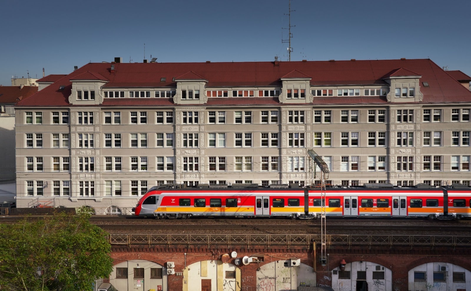 Inforail - Ile kosztuje podróż pociągiem POLREGIO z pupilem i jakie obowiązują zasady?