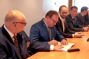 Inforail - České dráhy wygrały przetarg stulecia. Kontrakt na 30 lat za 165 mld koron i choćby 133 nowe pociągi