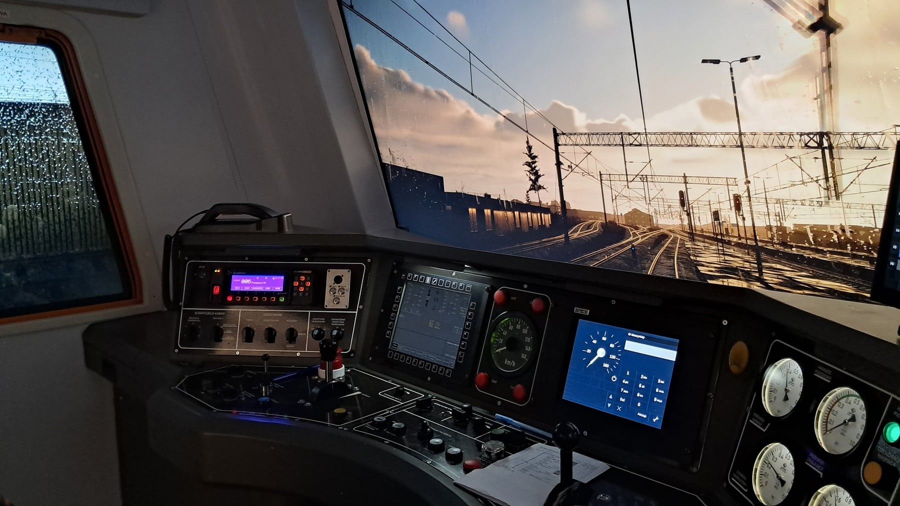 Inforail - POLREGIO zmodernizowało symulator EN57AL. Maszyniści ćwiczą na 145 km wirtualnej linii kolejowej