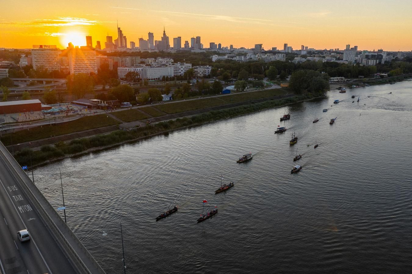 Infoship - Warszawa zapowiada jesienne i zimowe rejsy po Wiśle. Nowa łódź „Żer” w Porcie Żerańskim