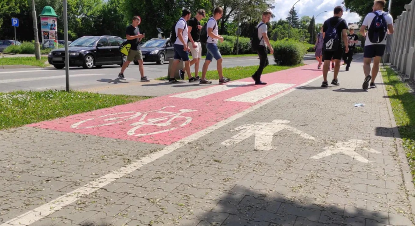 Infobike - Hajnówka buduje trasę pieszo-rowerową przy Dworcowej. 558 tys. PLN dofinansowania