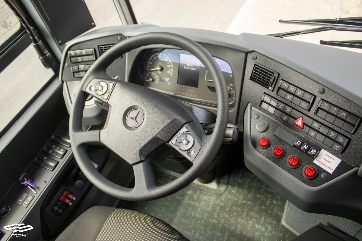 Infobus - MPK Poznań rozstrzygnęło przetarg na kierowców autobusów. Jedyna oferta wybrana